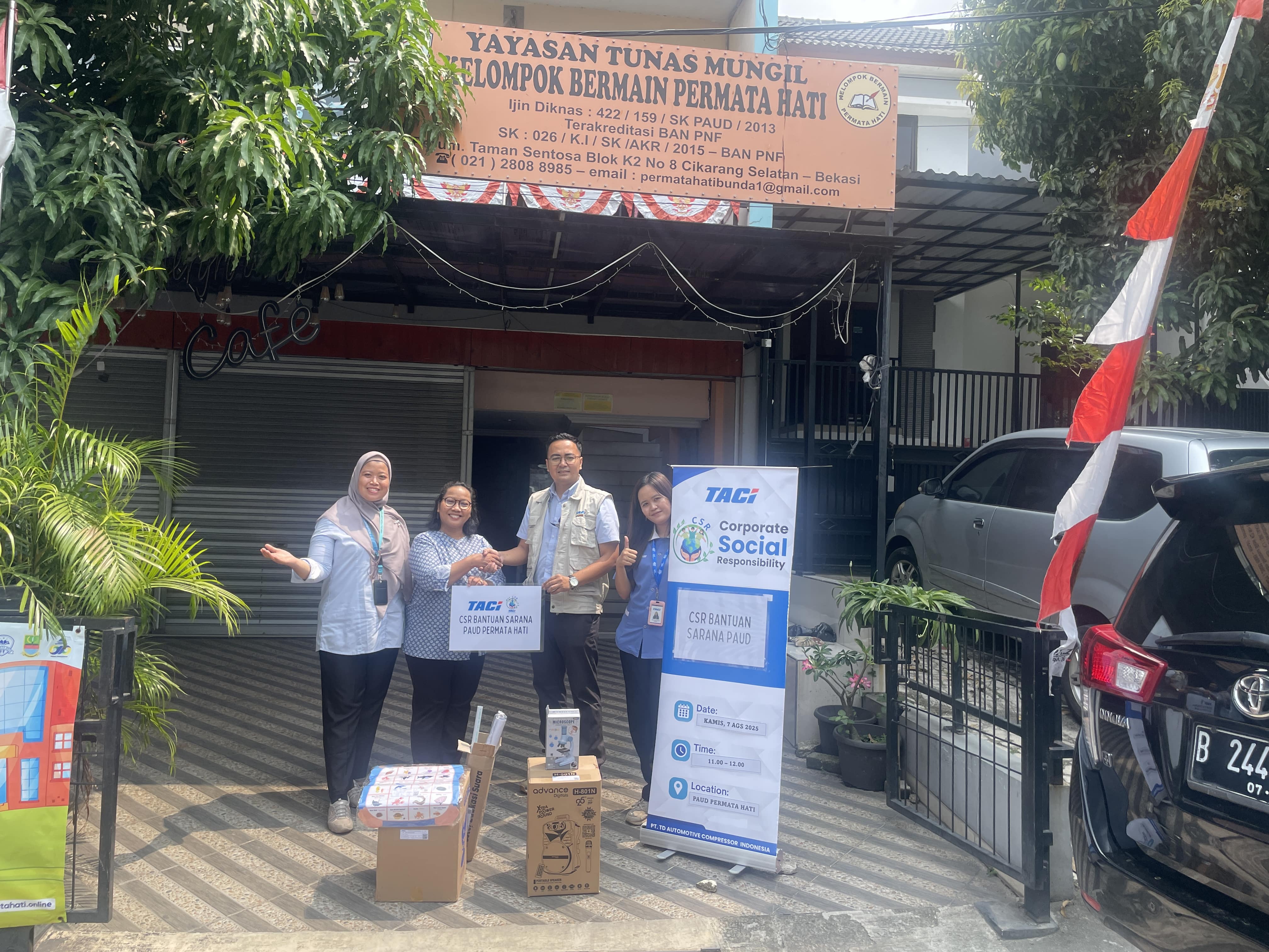 Pemberian bantuan sarana PAUD Permata Hati